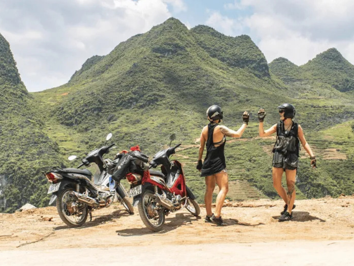 Với những du khách thích tự do, linh hoạt có thể lựa chọn xe máy để di chuyển tại Hà Nam