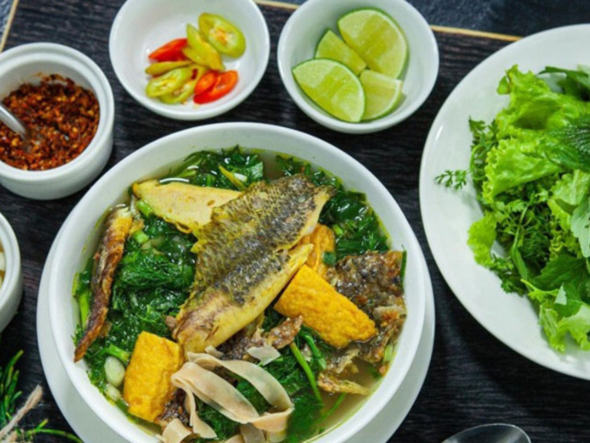 Thưởng thức bát bún cá rô đồng nóng hổi