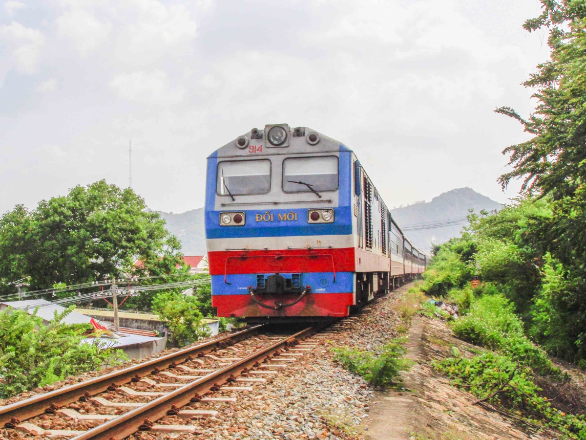 Di chuyển bằng tàu hỏa vừa nhanh chóng, lại tiết kiệm