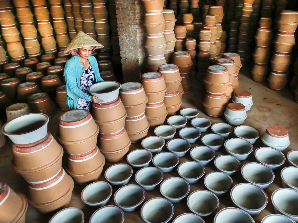 Quy trình sản xuất gốm Quyết Thành hoàn toàn bằng phương pháp thủ công