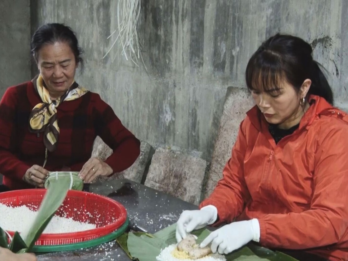 Từng chiếc bánh chưng là thành quả của sự tỉ mỉ, tâm huyết và khéo léo của người làng Đầm