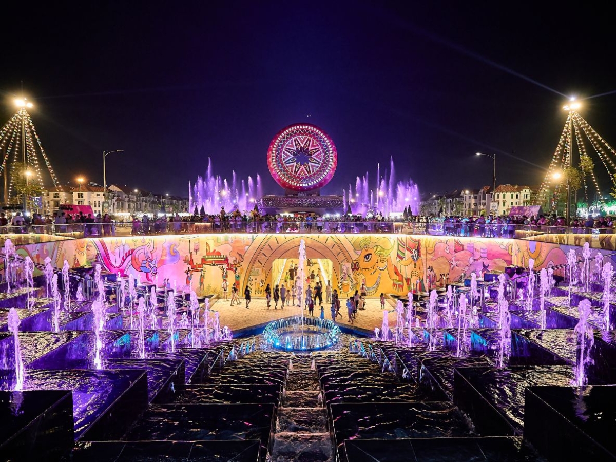 Trải nghiệm giải trí kết hợp với ánh sáng mãn nhãn tại Quảng trường trống Đọi Tam