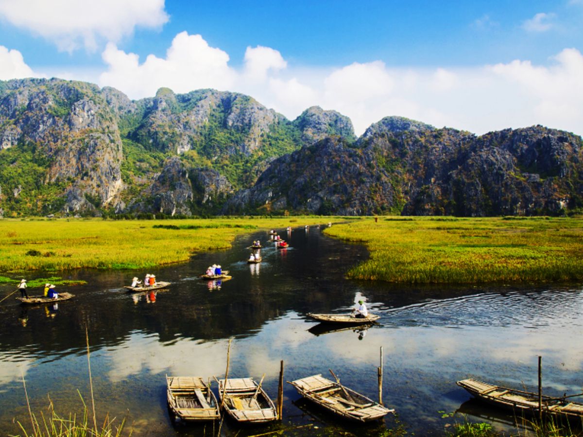 Mỗi du khách đều cần có trách nhiệm giữ gìn cảnh quan chung tại đầm.