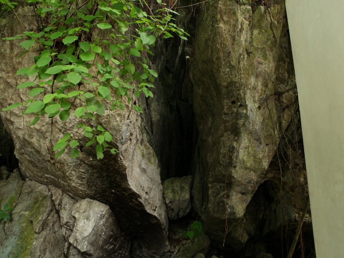 Cần lựa chọn khoảng thời gian thích hợp để thăm quan Núi Chùa Thôn Châu, đặc biệt tránh mùa mưa.