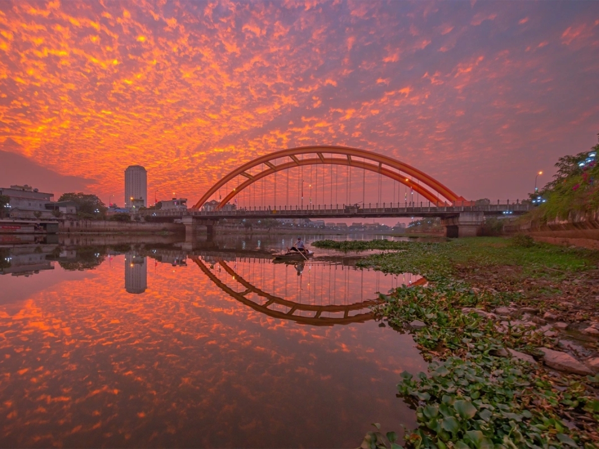 Khung cảnh nên thơ của sông Đáy lúc hoàng hôn buông xuống