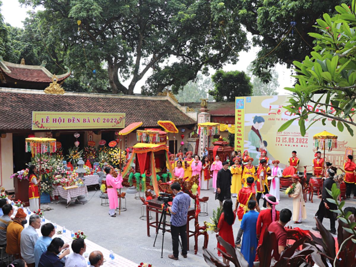 Nghi lễ truyền thống tại lễ hội đền Bà Vũ