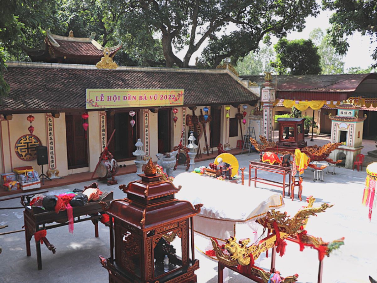 Lộ trình di chuyển đến đền Bà Vũ rất thuận tiện cho những du khách sinh sống gần Hà Nội