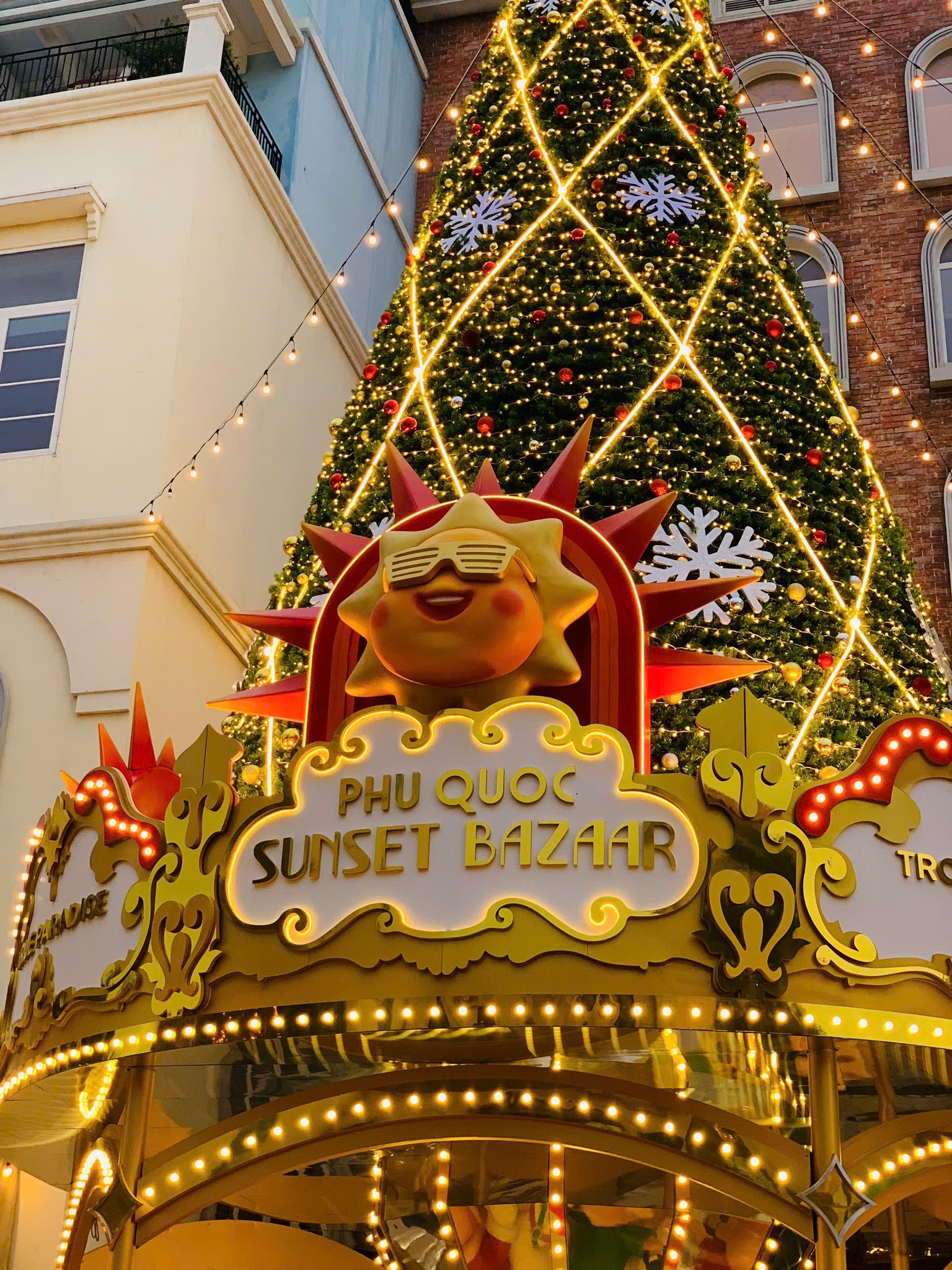 Không khí giáng sinh ngập tràn tại Sunset Bazaar