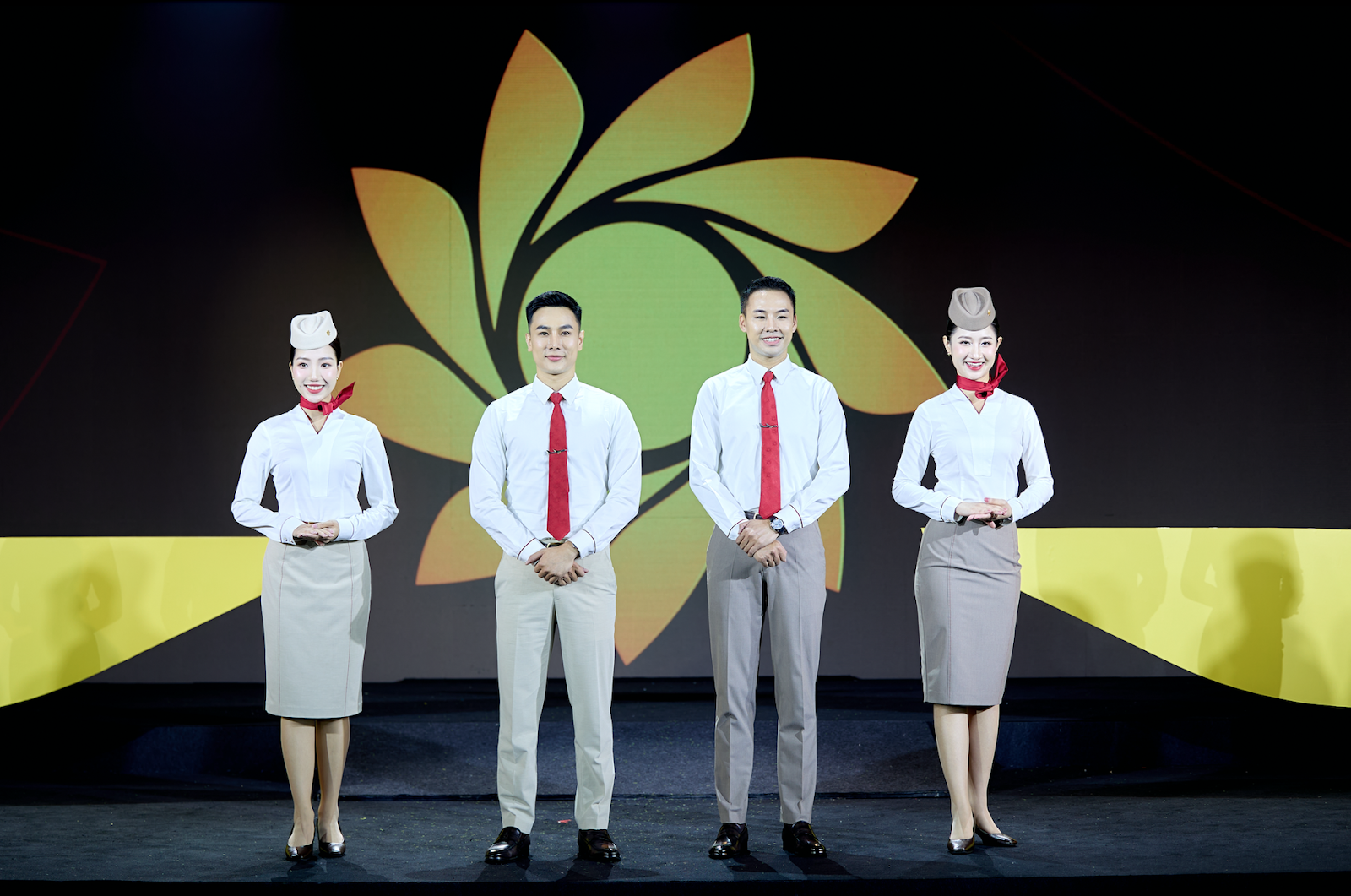 Cùng chiêm ngưỡng bộ đồng phục của hãng Sun PhuQuoc Airways.