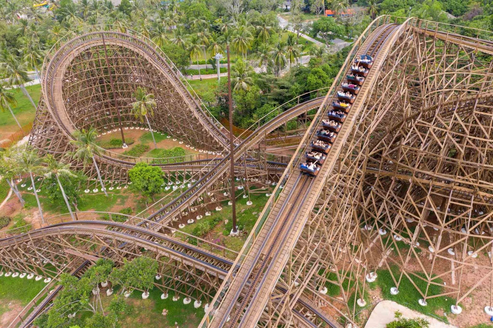 Trò chơi mạo hiểm Mộc Xà Thịnh Nộ được nhiều du khách yêu thích.