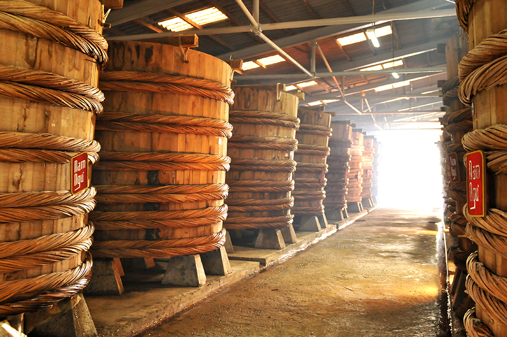 Nhà thùng nước mắm là địa điểm tham quan thú vị tại Phú Quốc.