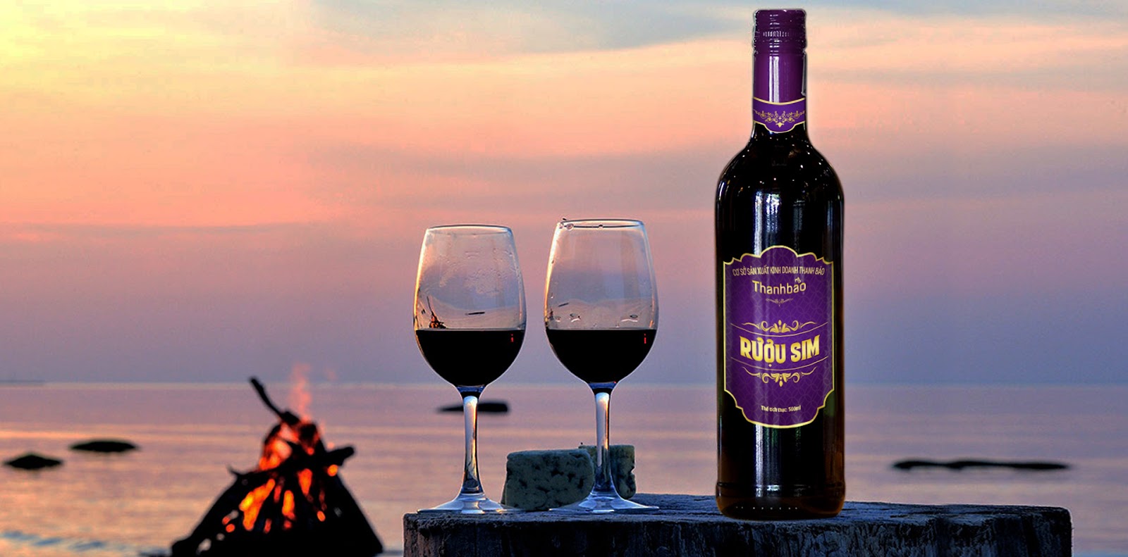 Đặc sản rượu sim Phú Quốc du khách có thể trải nghiệm hoặc mua làm quà cho người thân.