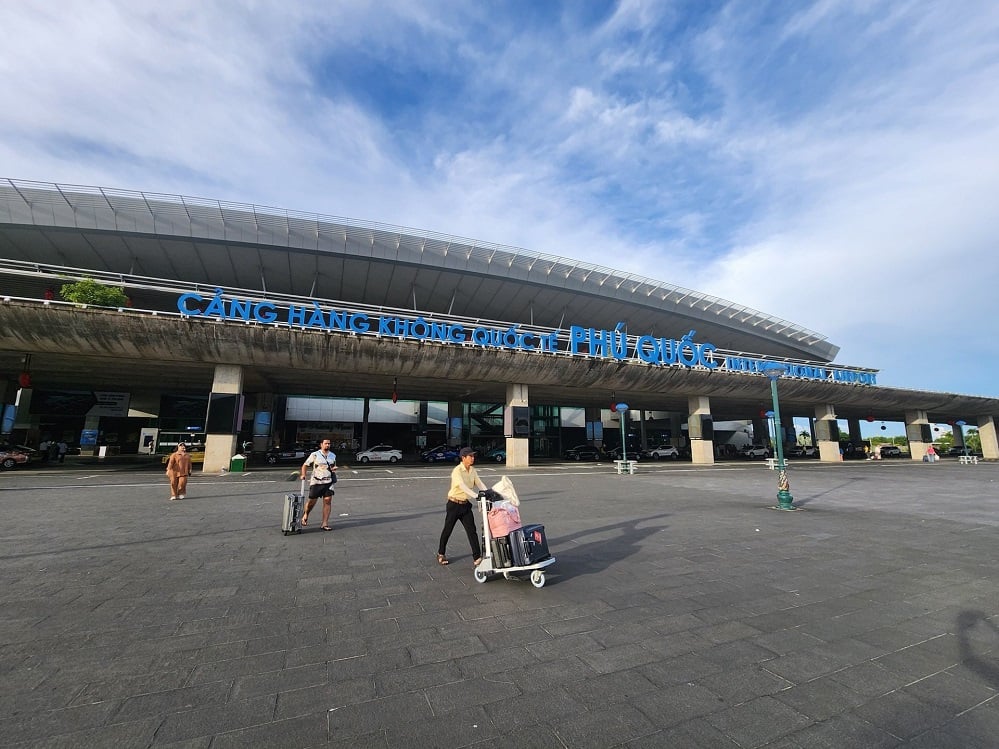 Sân bay Phú Quốc là cửa ngõ đón hàng triệu lượt du khách tới khám phá đảo Ngọc mỗi năm