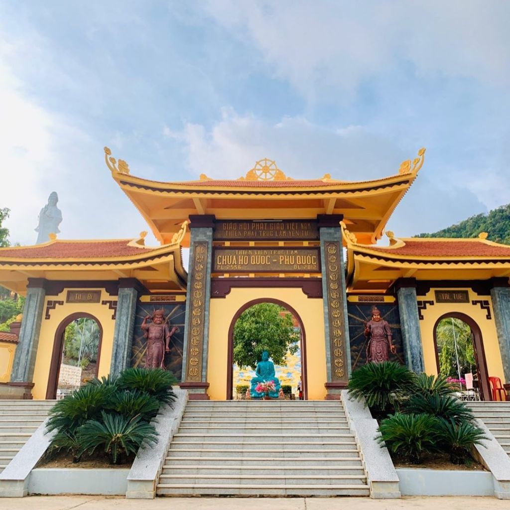 Chùa Hộ Quốc được nhiều du khách ghé thăm để cầu bình an và chiêm bái trong không gian thanh tịnh.