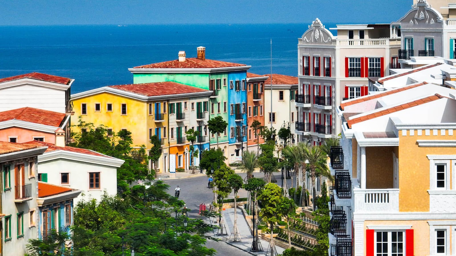 Mediterranean-style streets and sea views welcome family visitors (Photo: Collected)