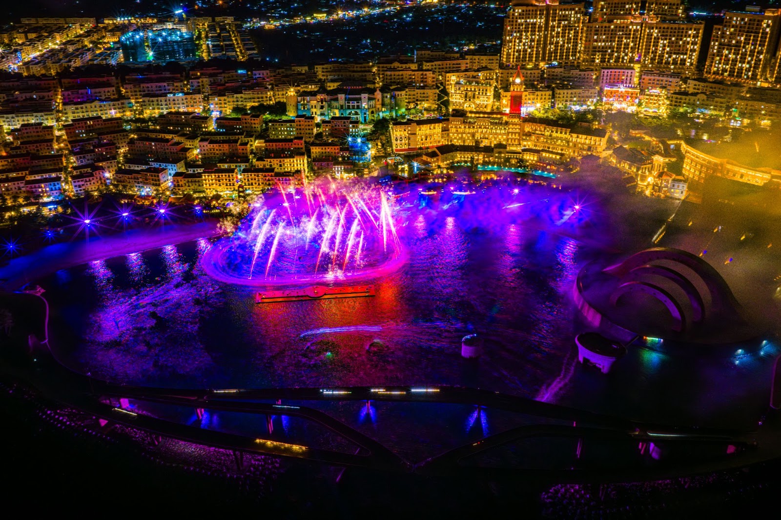 Sự trở lại của show Symphony of the Sea càng khiến đảo ngọc trở nên thu hút hơn bao giờ hết