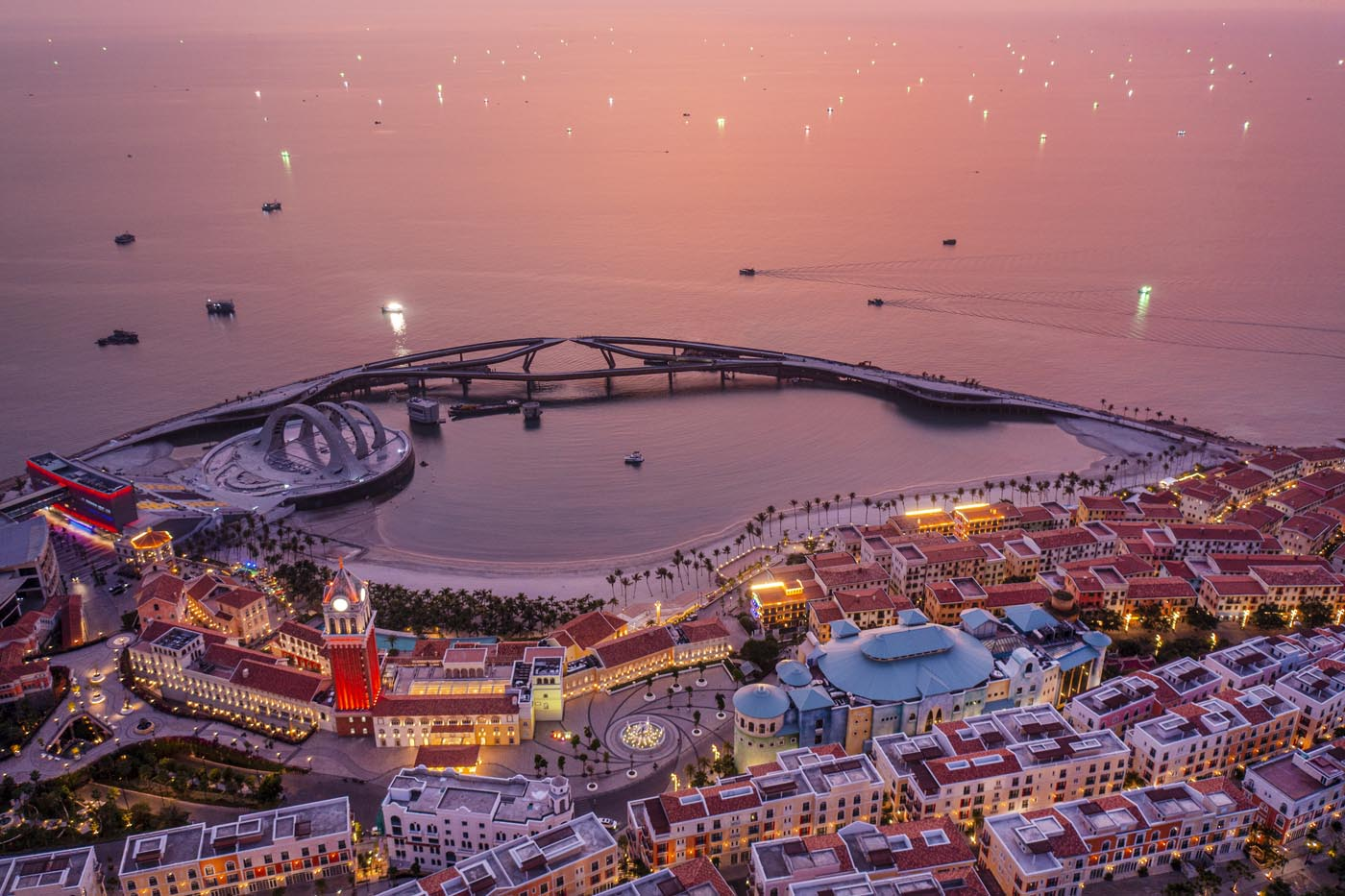 Thị trấn Hoàng hôn - nơi tình yêu và nghệ thuật thăng hoa