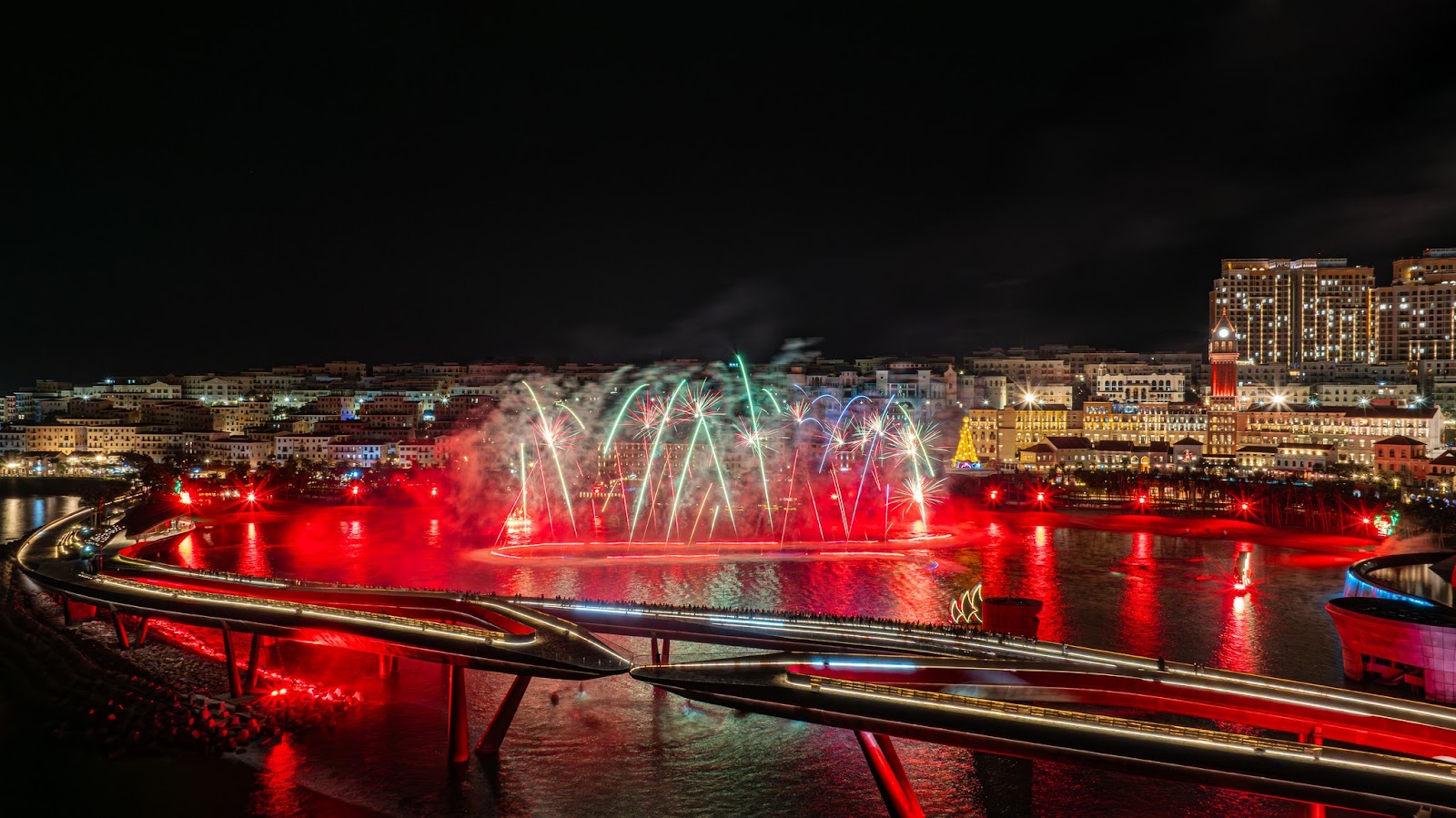 由世界顶级的极限运动表演和激光技术领域的公司制作的表演