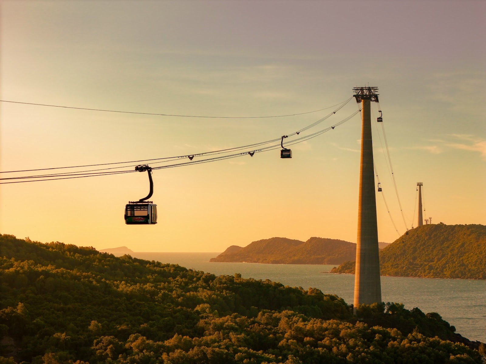 Cáp treo Hòn Thơm là cáp treo 3 dây dài nhất thế giới.