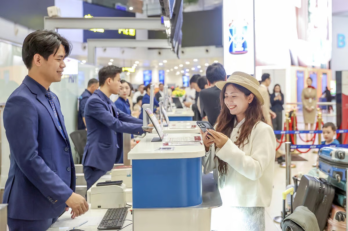 Hành khách check in tại quầy của Sun PhuQuoc Airways.