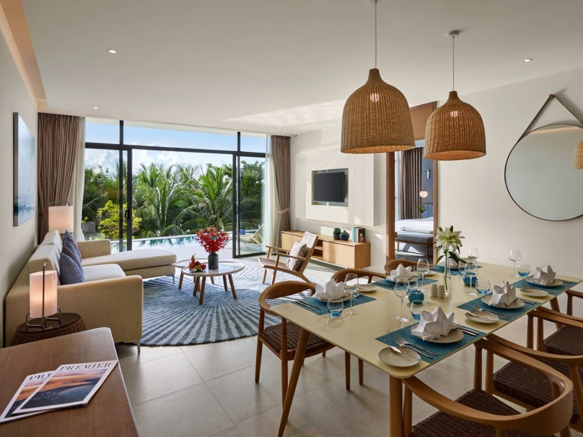 Căn hộ với nội thất sang trọng và tiện nghi đầy đủ.