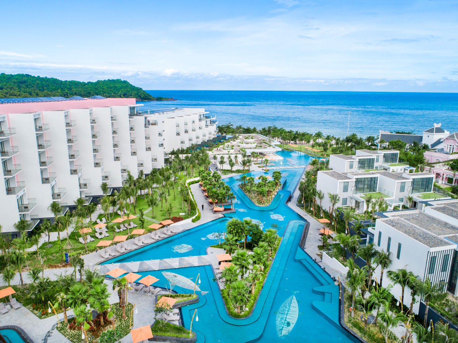 Инфинити-бассейн дарит впечатляющие кадры, особенно любимые туристами в Premier Residences Phu Quoc Resort (Источник: Коллекция)