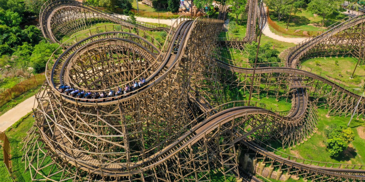 Tàu lượn siêu tốc bằng gỗ đầu tiên của Việt Nam có mặt tại công viên chủ đề Làng Exotica