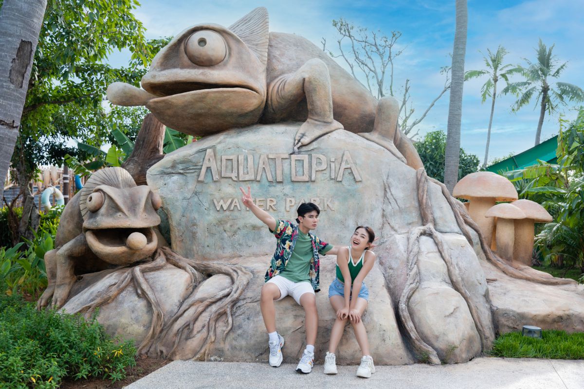 Du khách check-in tại công viên nước Aquatopia