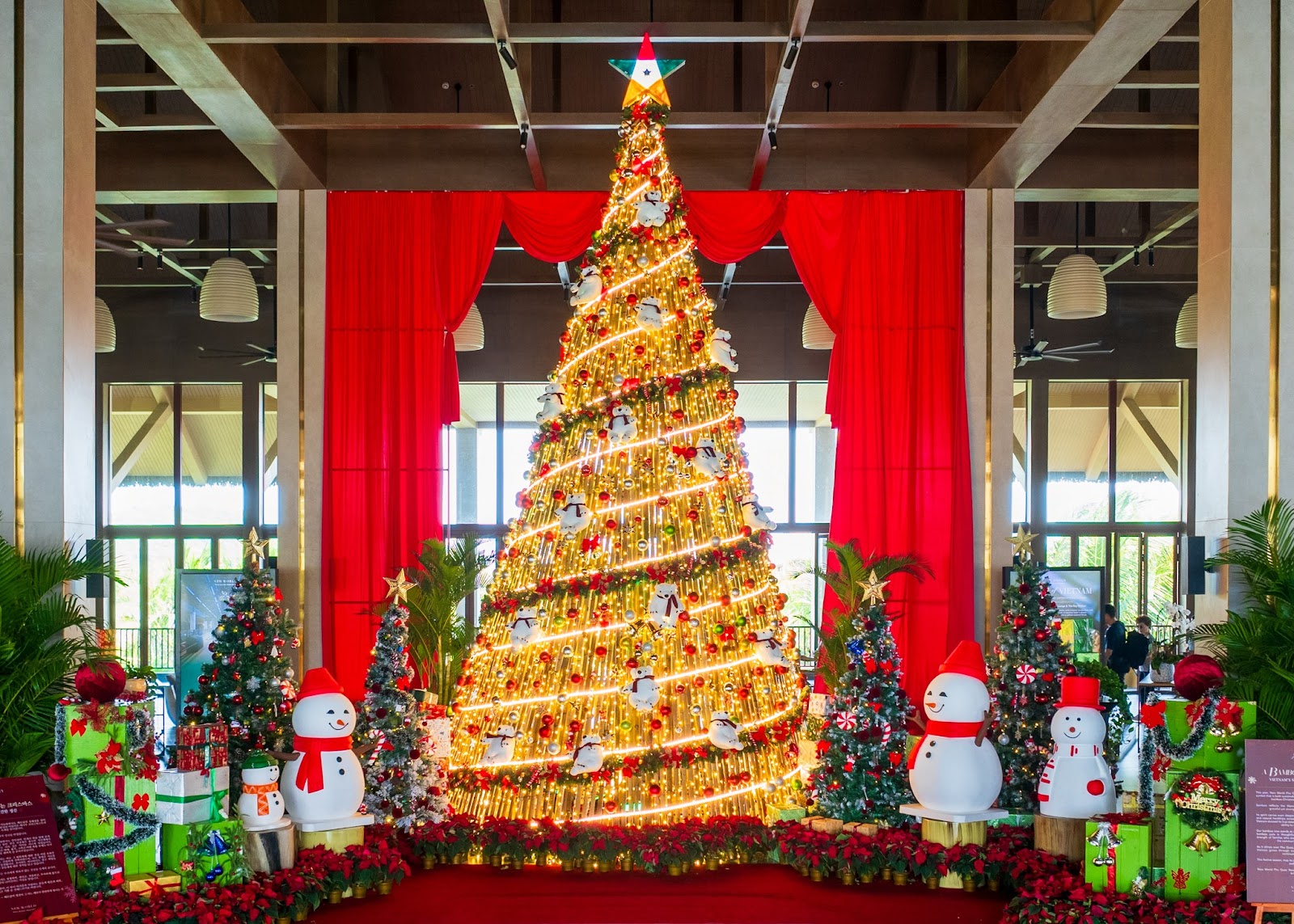 Cây thông Noel tại New World Phu Quoc Resort