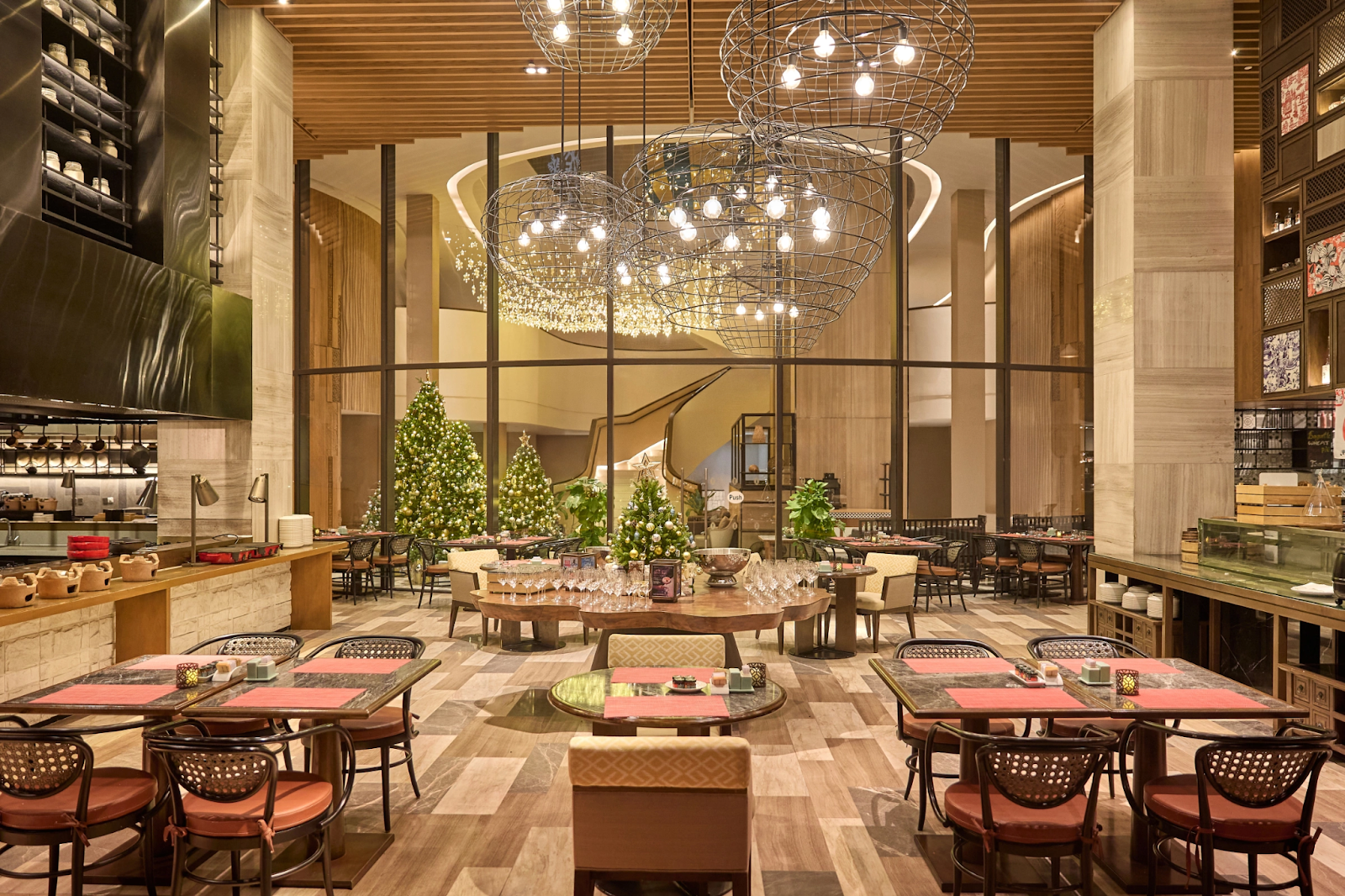 InterContinental Phu Quoc Long Beach Resort trang trí Giáng sinh theo phong cách đại dương