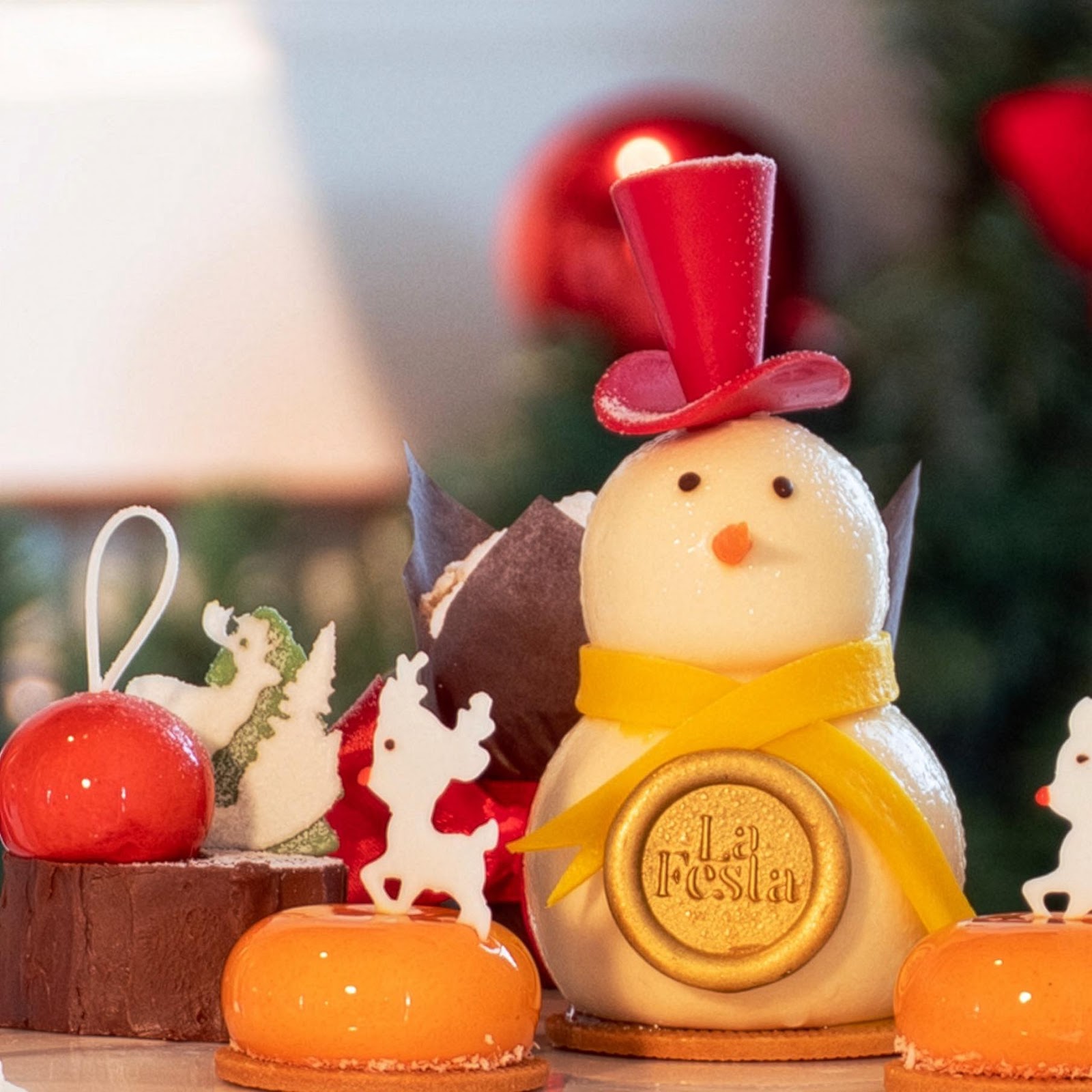 Vào mùa Giáng sinh, khách sạn trở nên lung linh hơn bao giờ hết khi được khoác lên sắc màu ấm áp của lễ hội