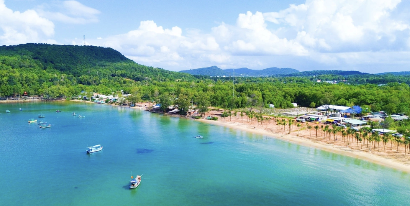 Bãi Đất Đỏ Phú Quốc nhanh chóng trở thành điểm đến “hot” với những ai yêu thích khám phá cảnh quan tự nhiên