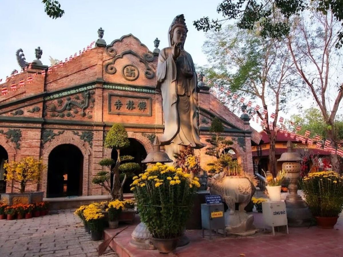 Tây Ninh có nhiều ngôi chùa cổ hàng trăm năm tuổi với kiến trúc độc đáo.