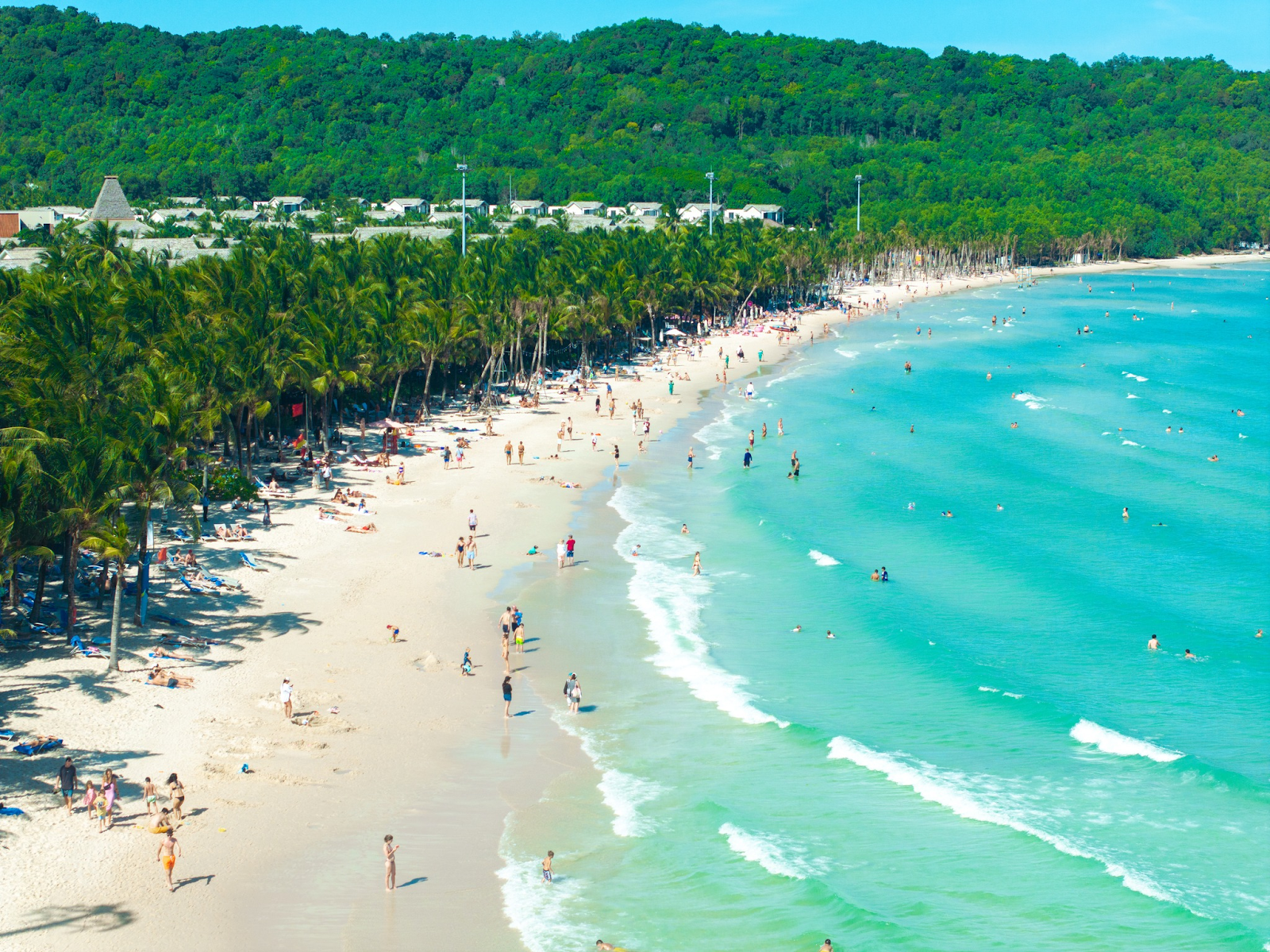 Bãi Kem là một trong những bãi biển đẹp nhất Phú Quốc