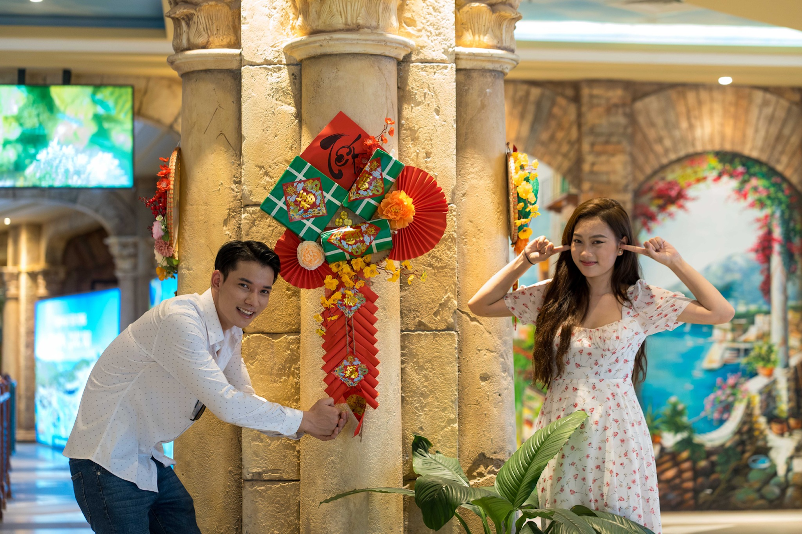 Sunset Town nổi tiếng với nhiều hoạt động vui chơi sôi động đầu năm