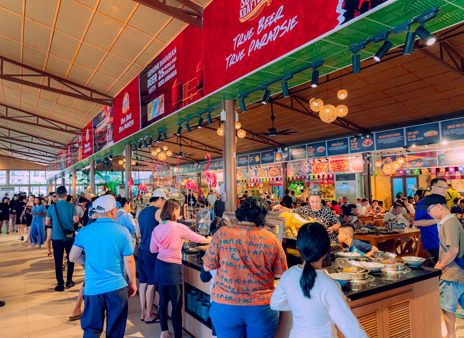 Du khách nên mua vé combo cáp treo và buffet để có trải nghiệm trọn vẹn trong mùa cao điểm du lịch