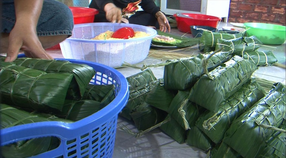 Bánh tét mật cật là đặc sản dịp Tết tại đảo Ngọc