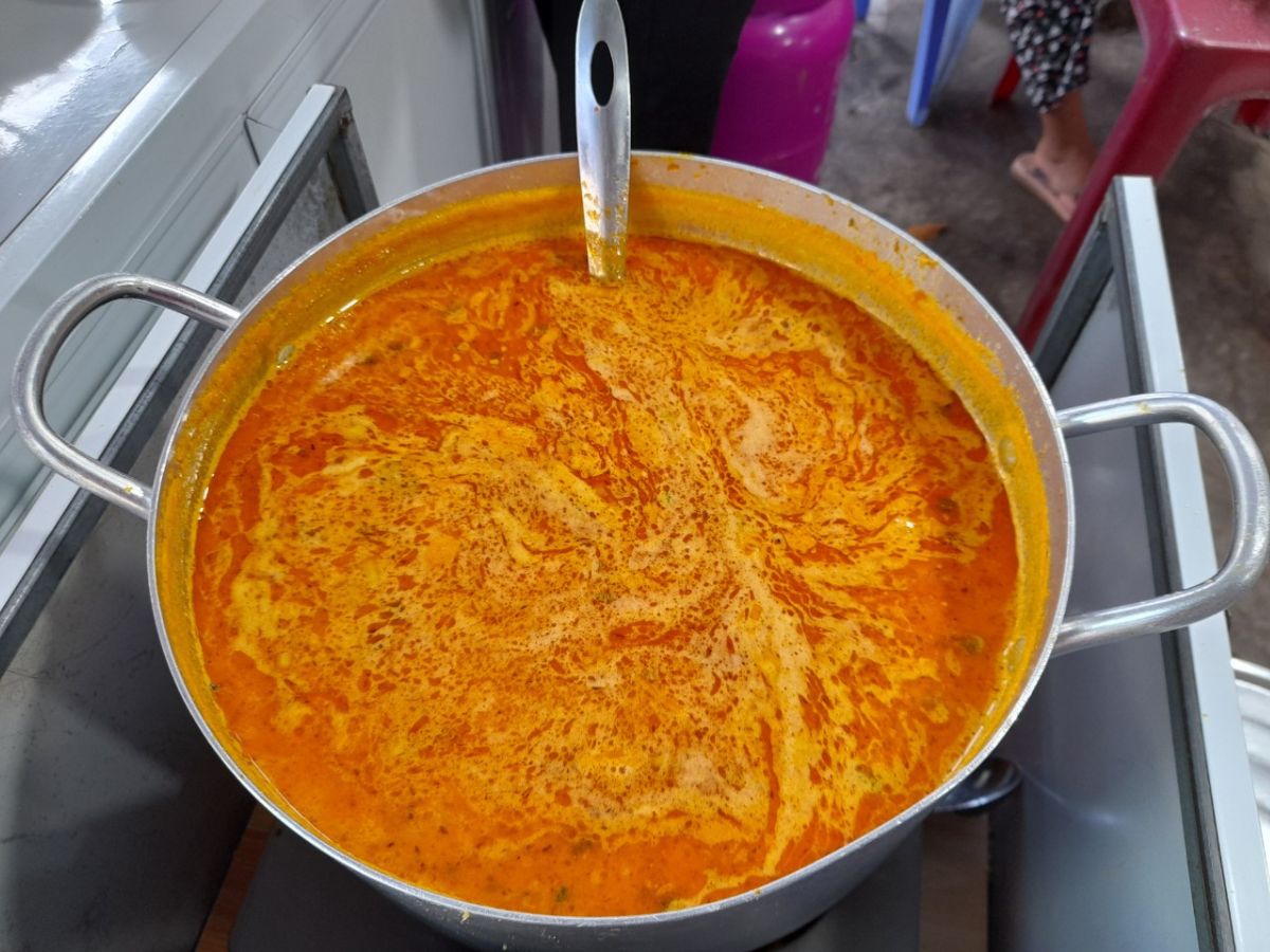 Quán bún kèn dì Liên với hương vị đặc biệt, hấp dẫn du khách.