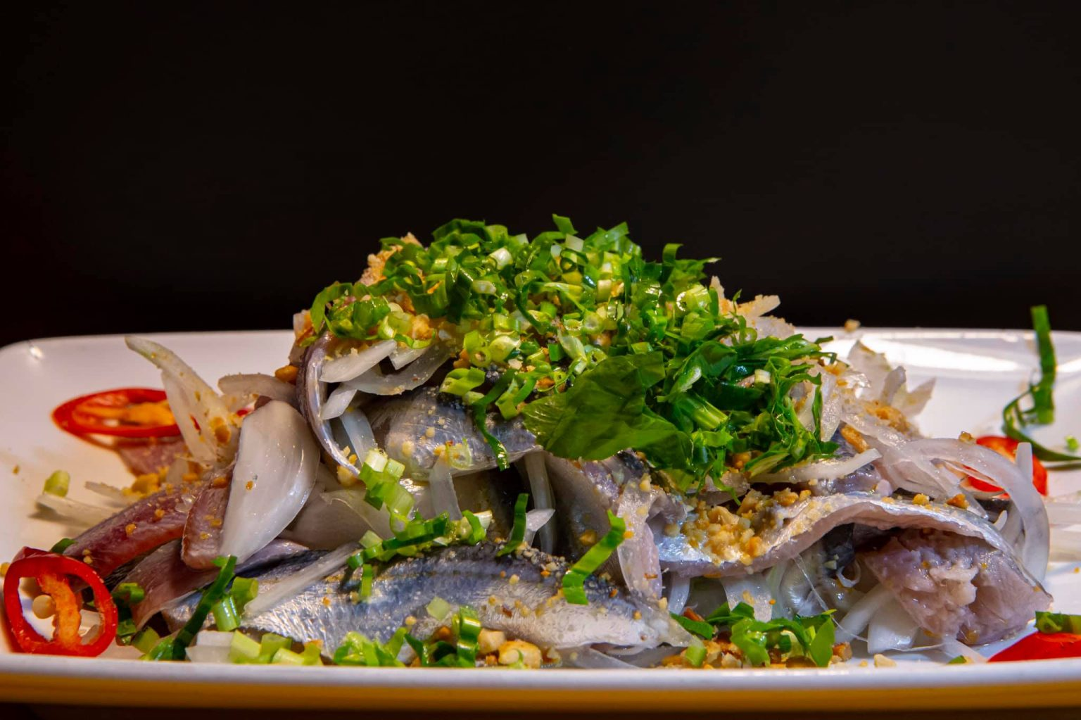 Món gỏi cá trích tươi ngon tại nhà hàng Trùng Dương Marina.