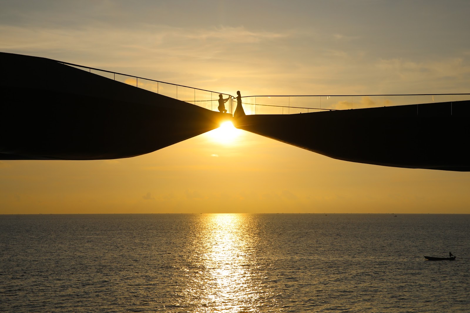 Cầu Hôn là công trình mang tính biểu tượng tại Sunset Town