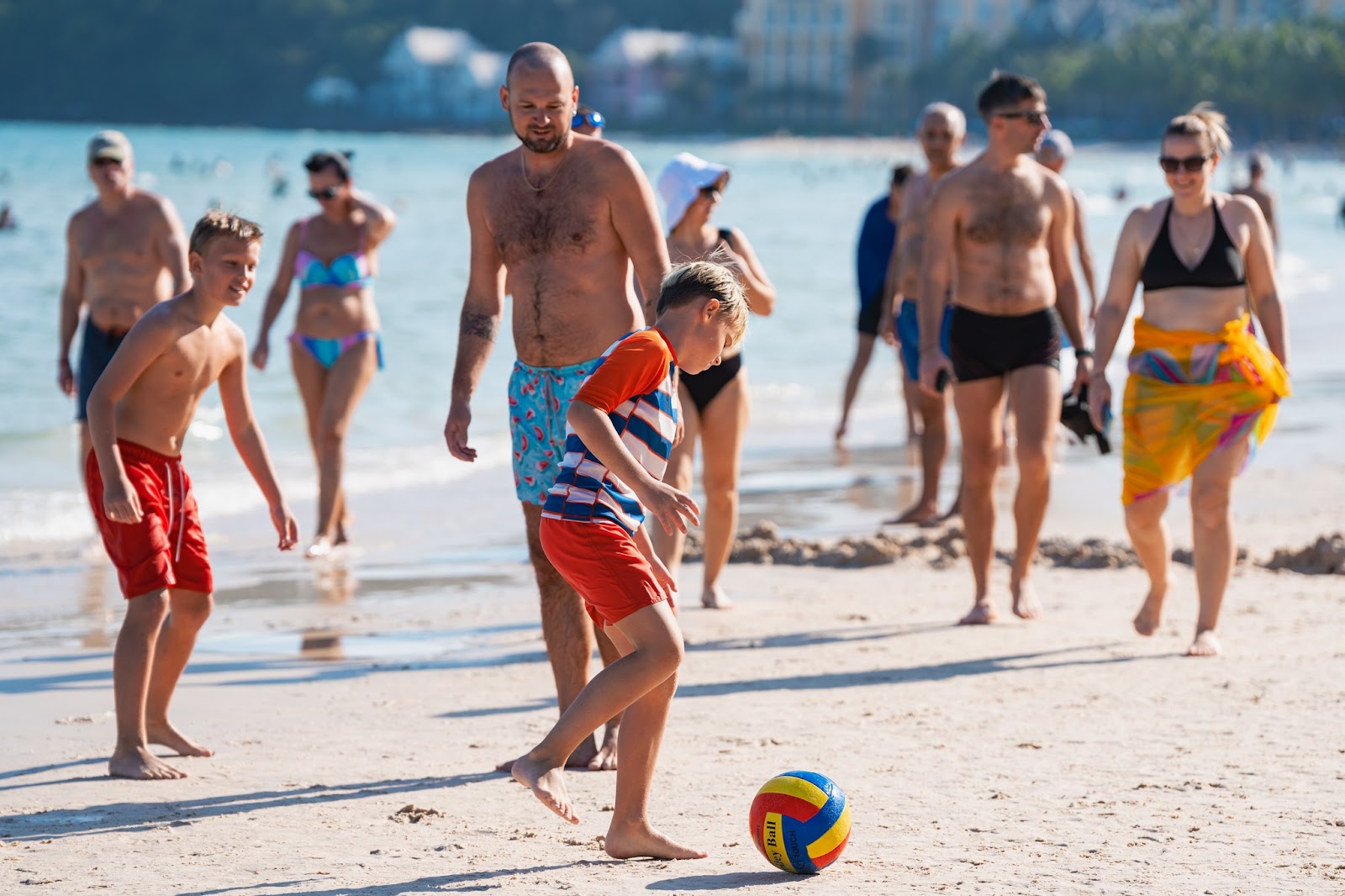 Với khí hậu nắng ấm quanh năm và nhiều hoạt động ngoài trời, việc chuẩn bị trang phục hợp lý sẽ giúp chuyến du lịch Phú Quốc trở nên thoải mái