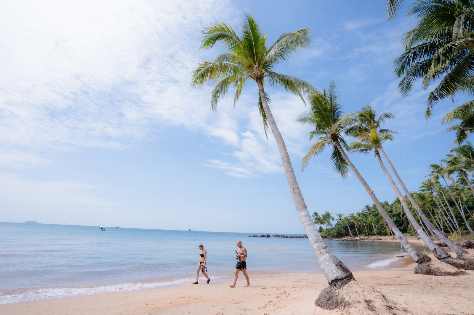 Thời tiết Phú Quốc vào cuối tháng 4 khá đẹp để du khách tham gia các hoạt động vui chơi trên biển