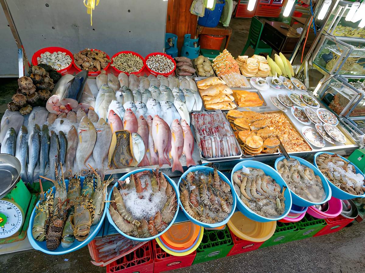 Nhà hàng Phú Quốc phục vụ món Âu Á cho khách quốc tế