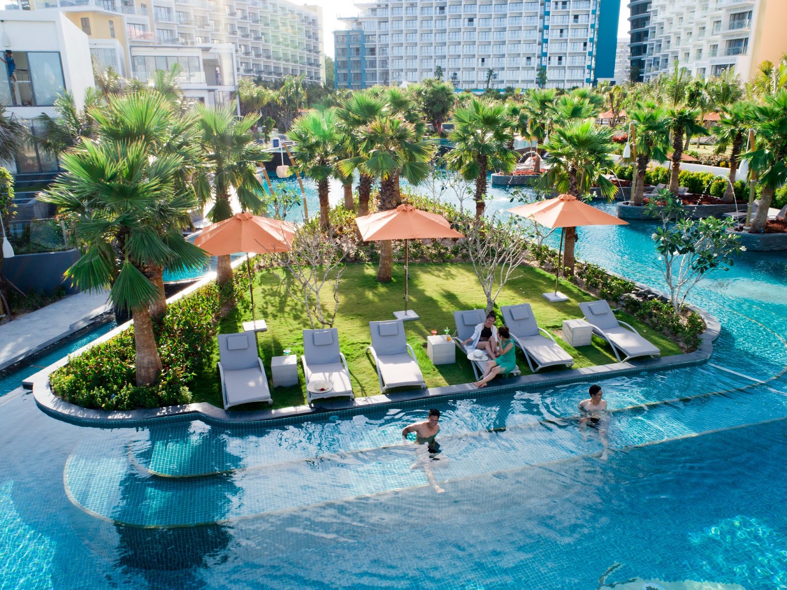 Bể bơi vô cực mang đến những bức ảnh tuyệt đẹp được khách Hàn yêu thích tại Premier Residences Phu Quoc Resort (Nguồn: Sưu tầm)