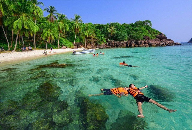 Hon Mong Tay – part of the An Thoi archipelago with pristine turquoise waters (Photo: Collected)
