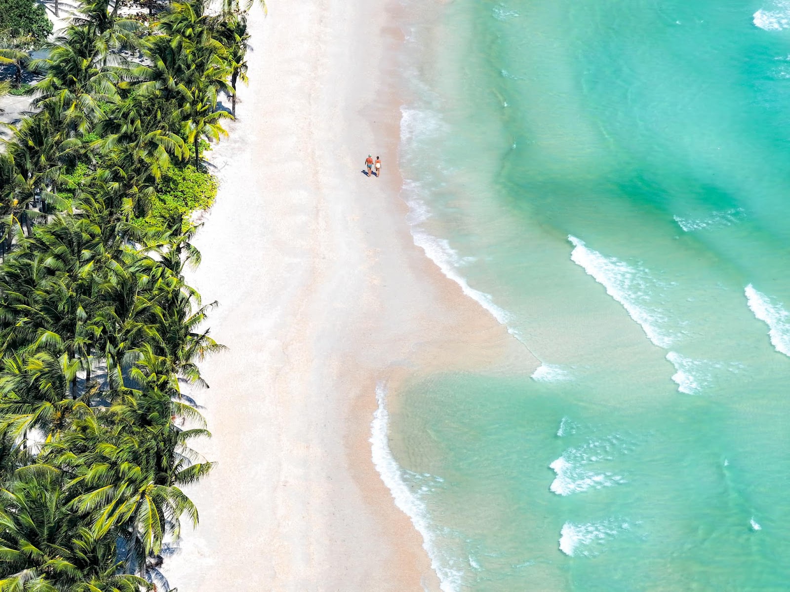 A crescent of silky white sand and turquoise water at Kem Beach (Photo: Collected)