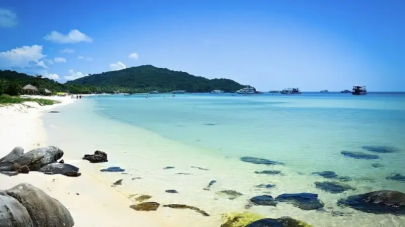 Ong Lang Beach – rustic golden sand and intimate sunset views (Photo: Collected)