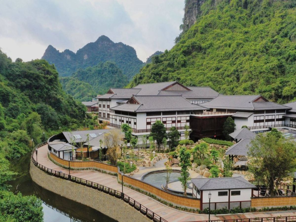 gia-ve-yoko-onsen-quang-hanh-hop-ly