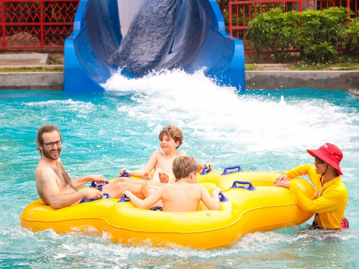 Khám phá Sun World Ha Long với hệ thống trò chơi giải trí hiện đại, đa dạng và nổi tiếng.