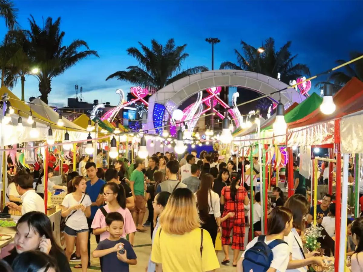 Chợ đêm Hạ Long là điểm đến thú vị cho du khách